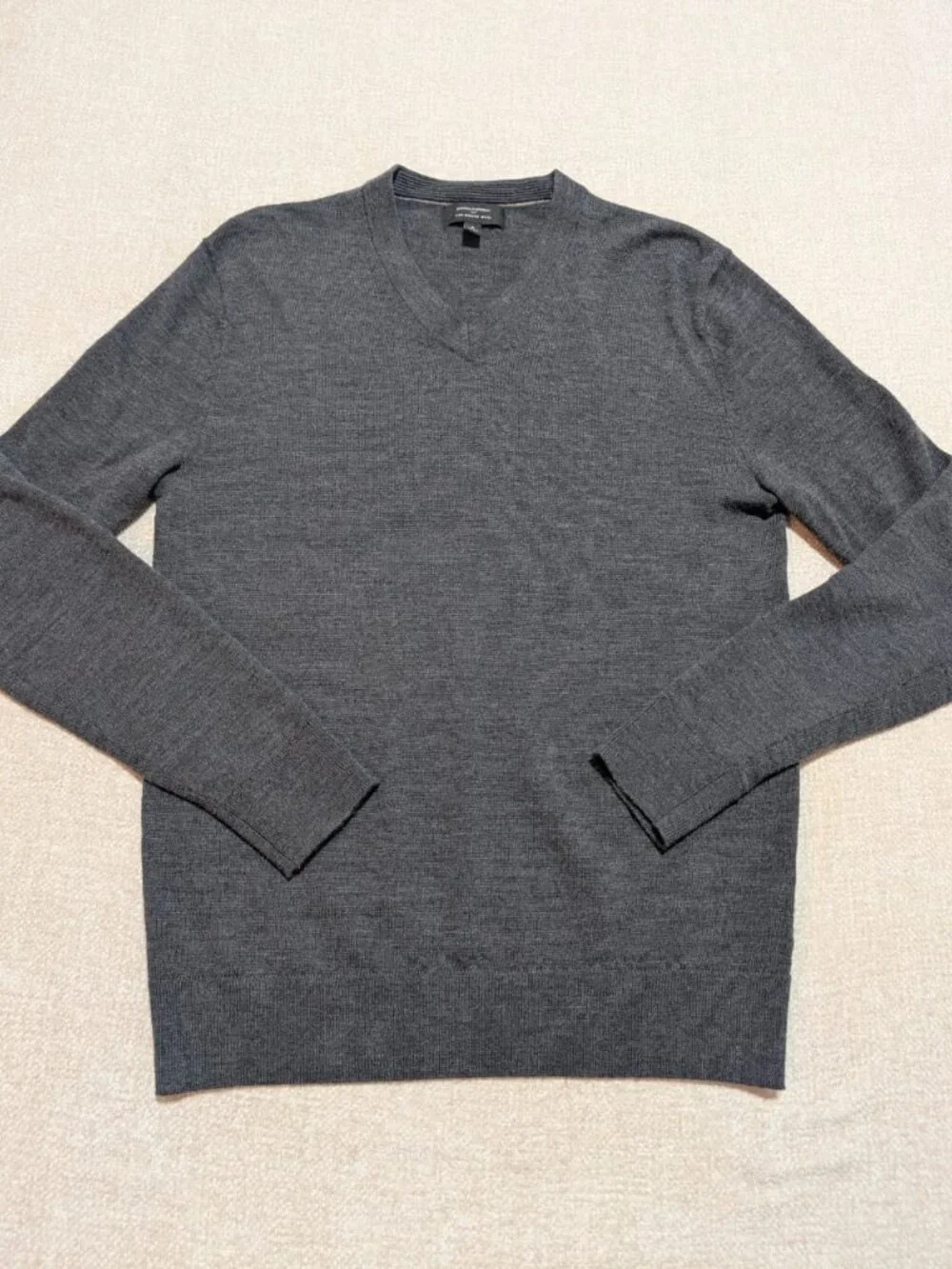 Banana Republic Men’s S 100% Merino Wool V-Neck Sweater Gray